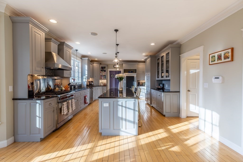 875 Main St