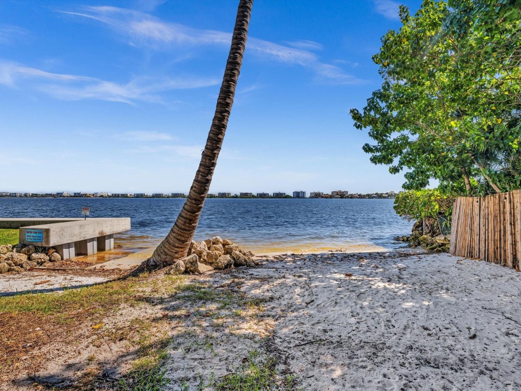 1516 S Lakeside Dr 317