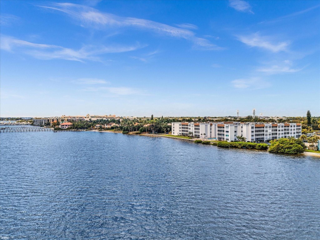 1516 S Lakeside Dr 317