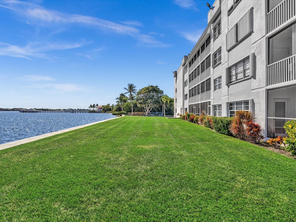 1516 S Lakeside Dr 317