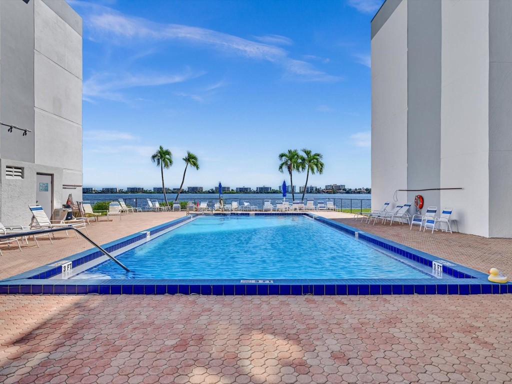 1516 S Lakeside Dr 317