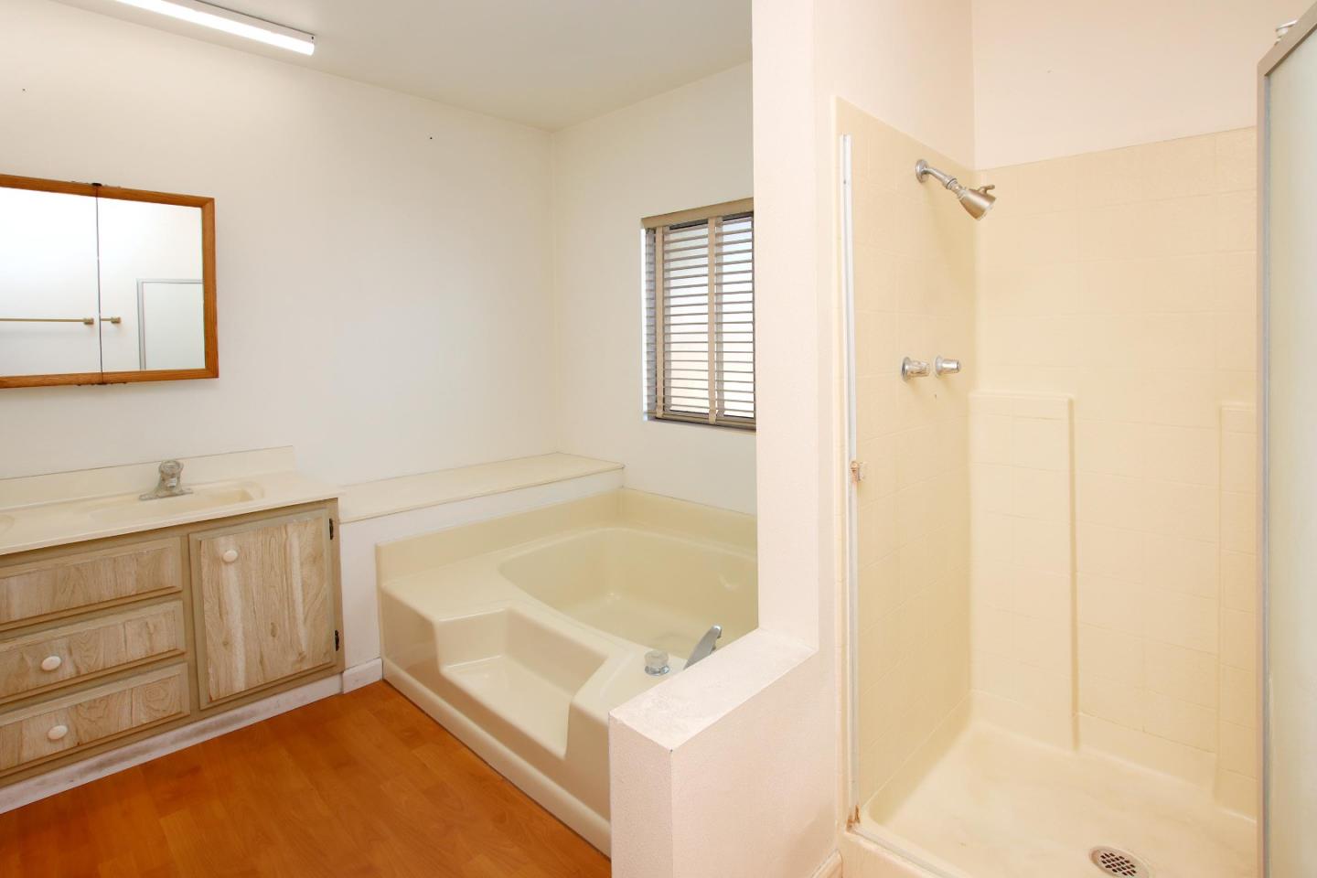395 Chateau LaSalle Unit: 395