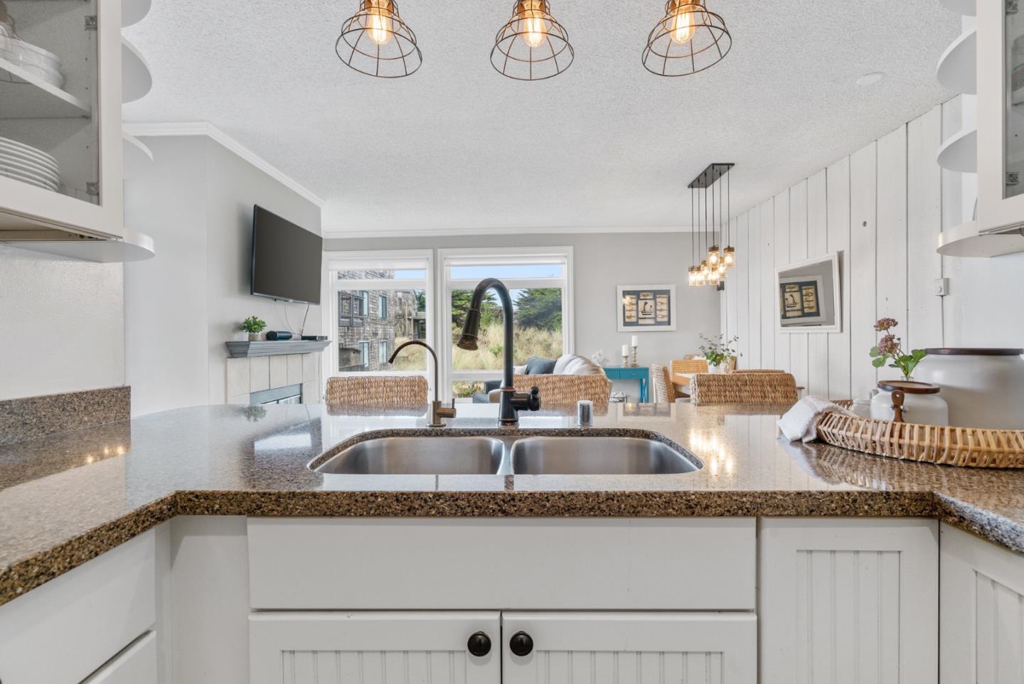 58 Pelican Point