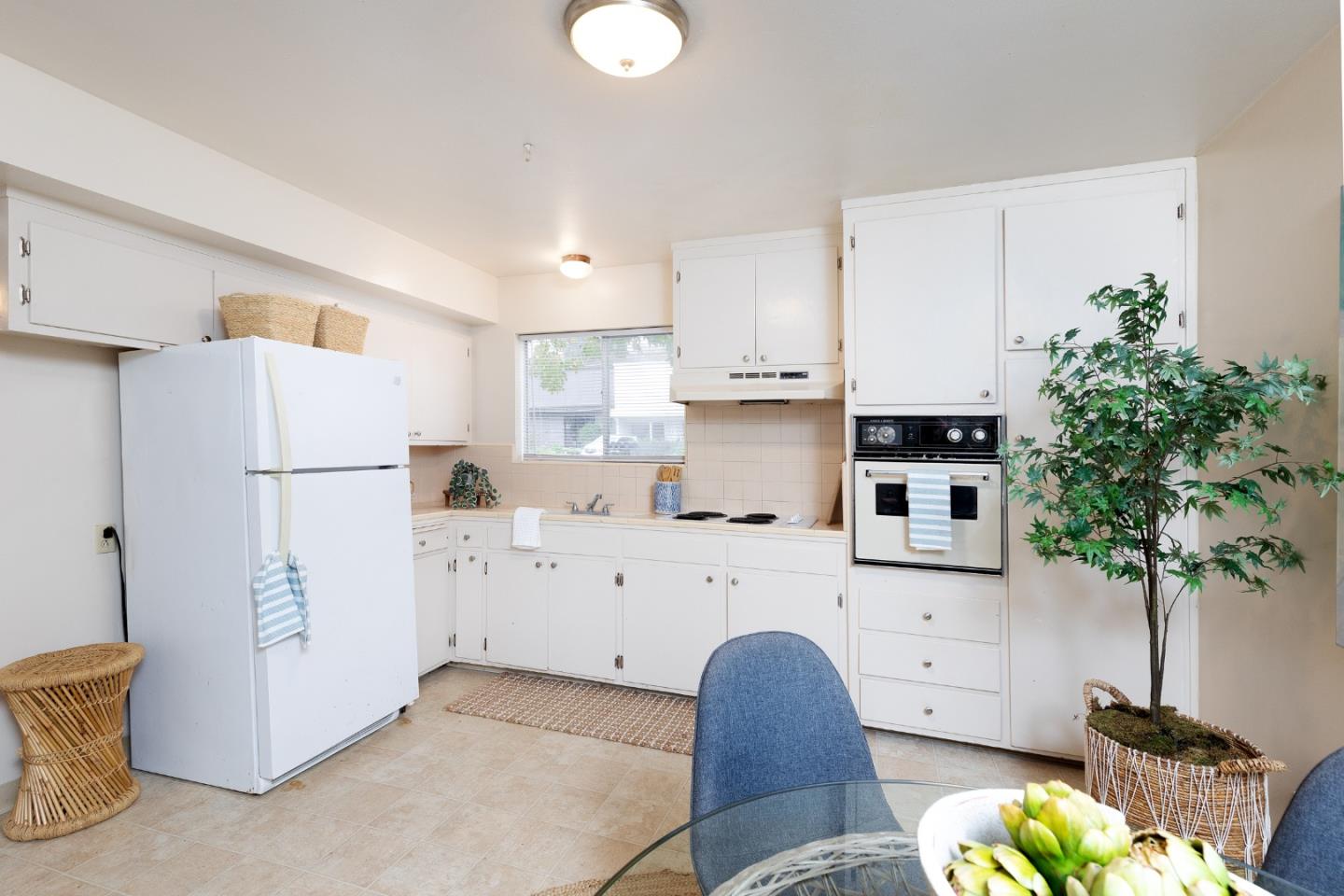 245 Spreckels Drive