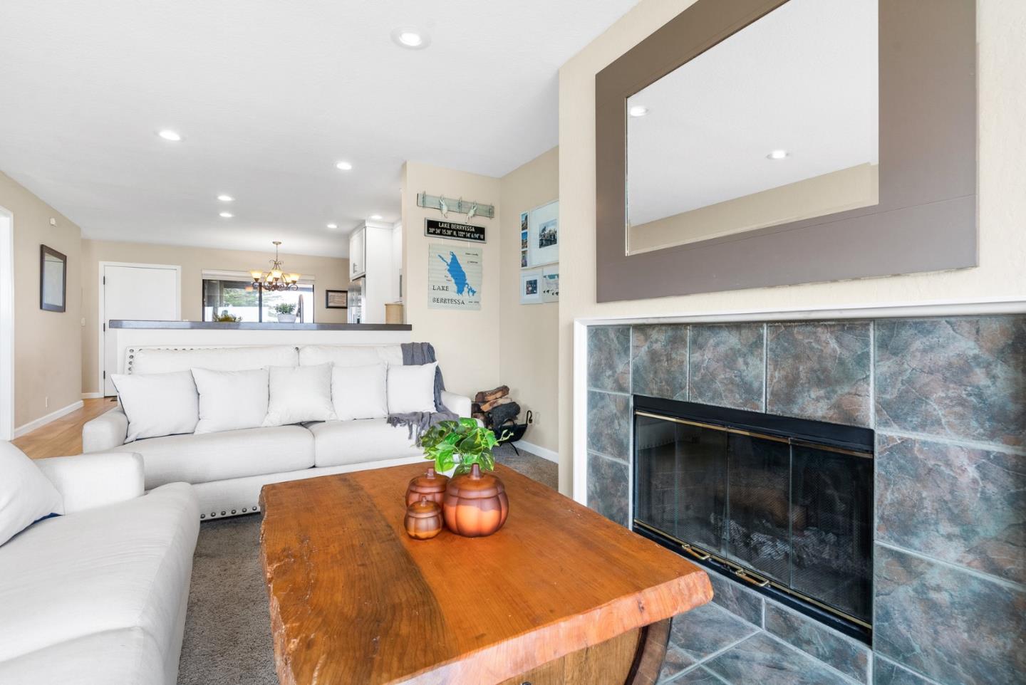 78 Pelican Point