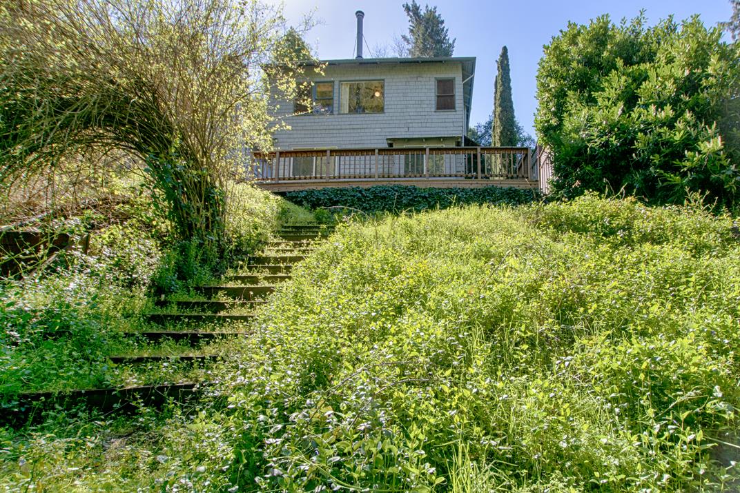 15 Mound Avenue