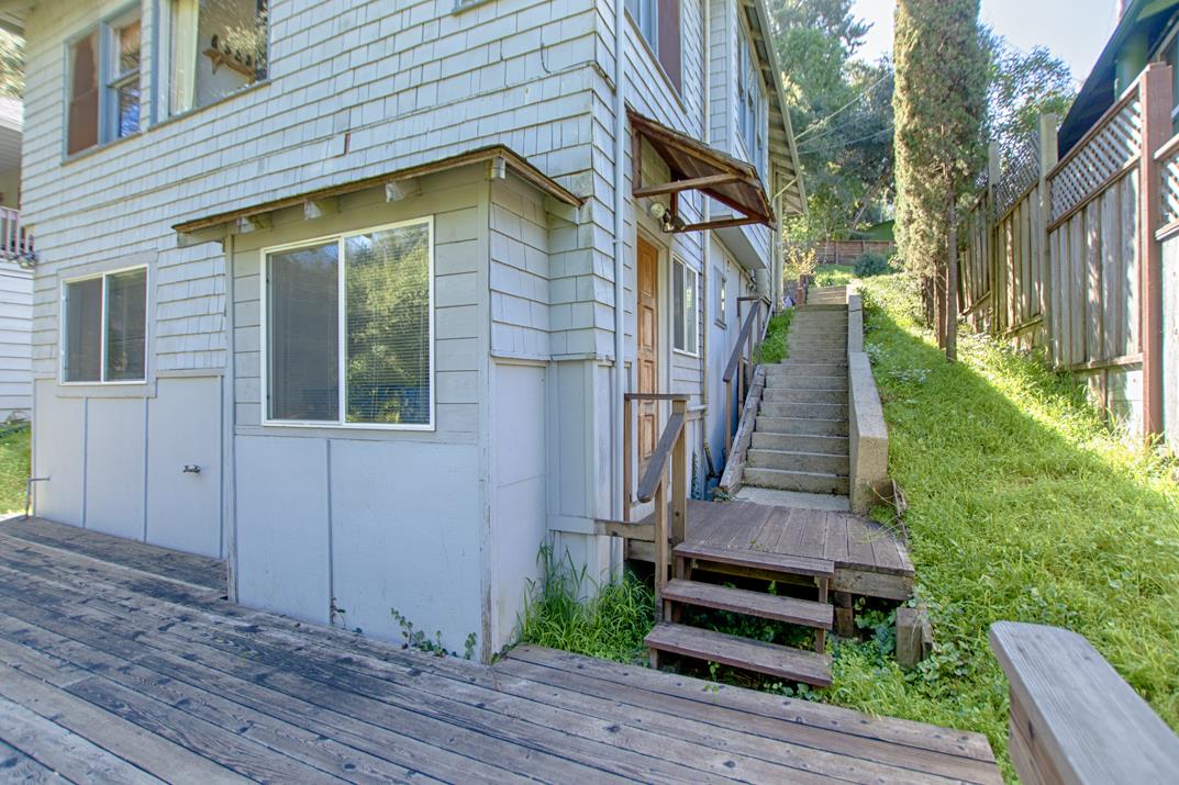15 Mound Avenue