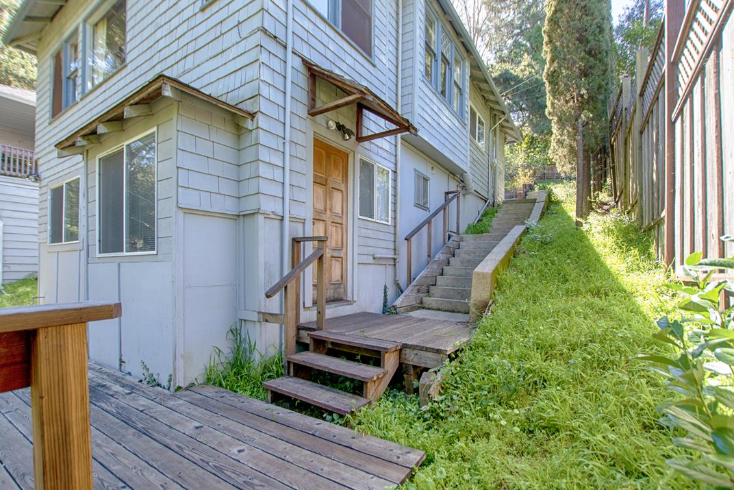 15 Mound Avenue