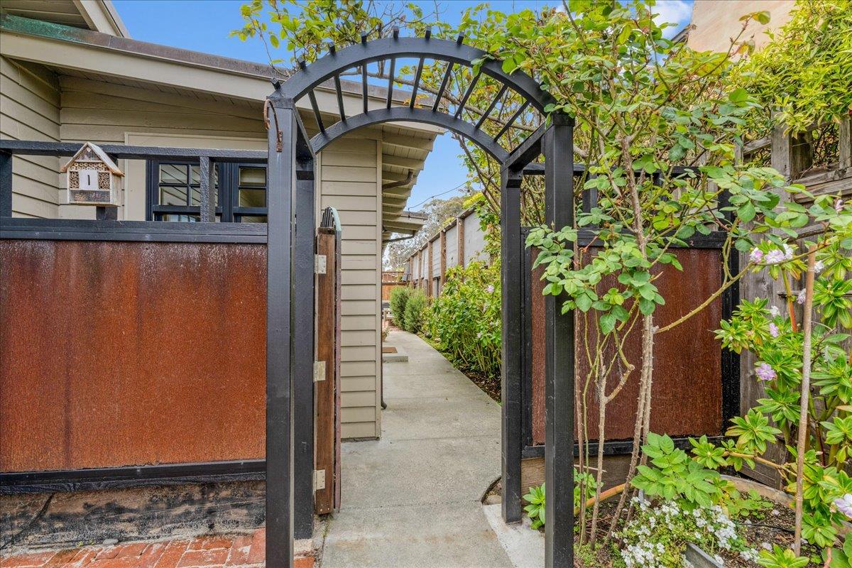 31 Rockview Drive