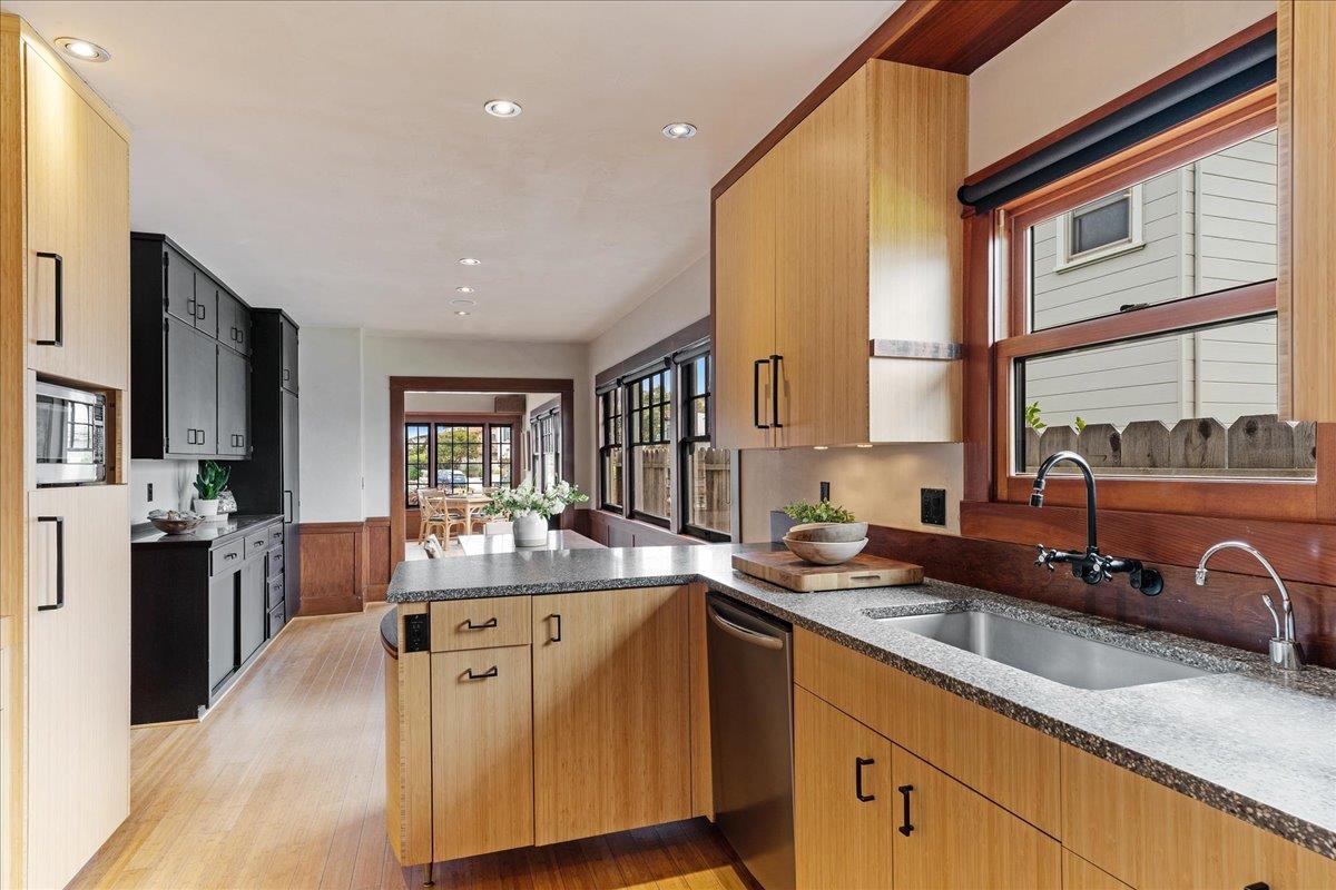 31 Rockview Drive