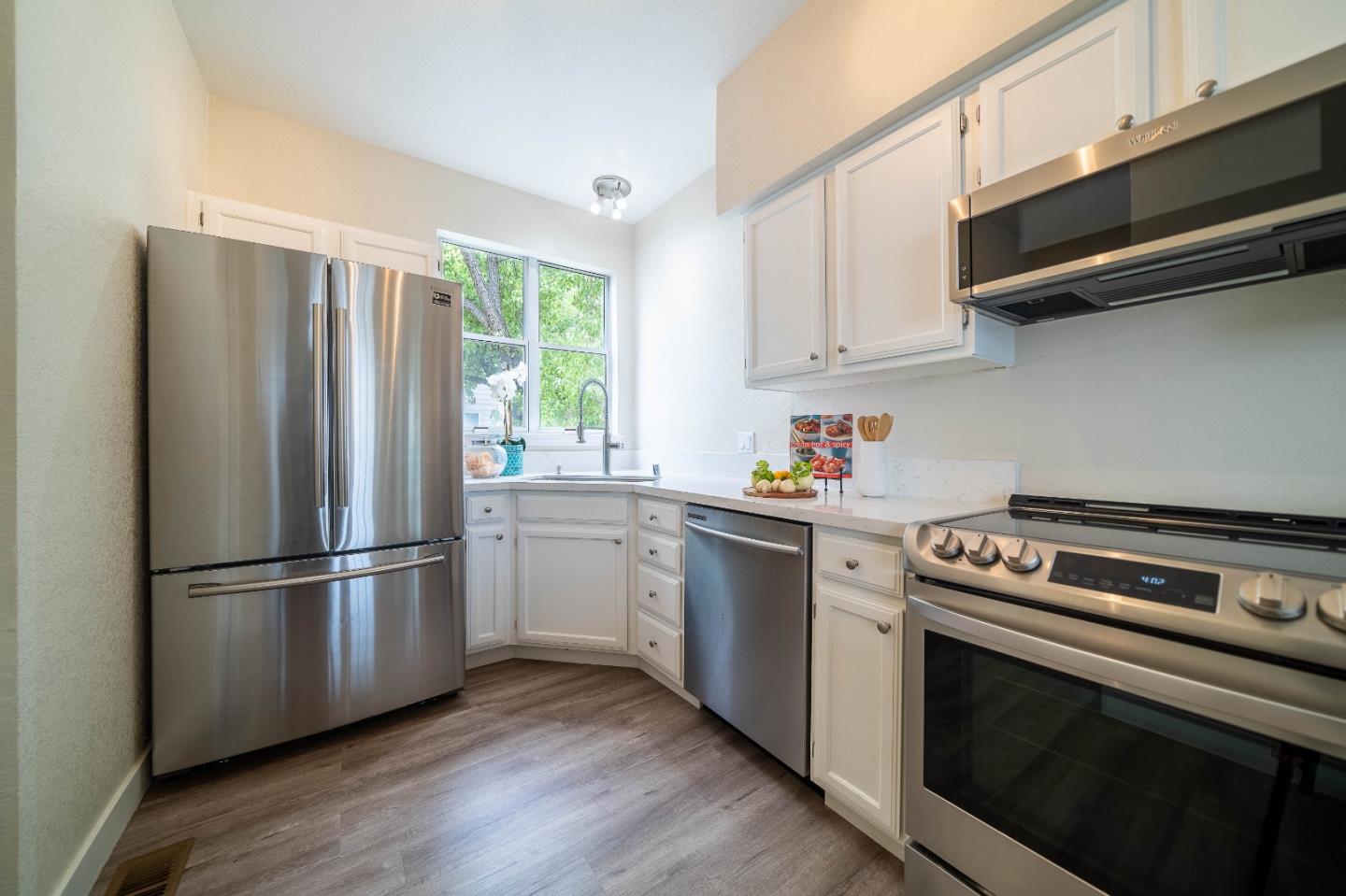 200 West Cliff Drive 24