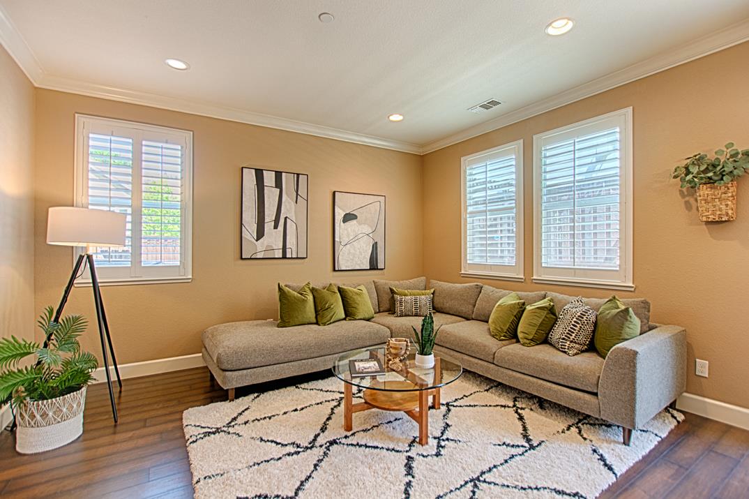 105 Meadowview Lane