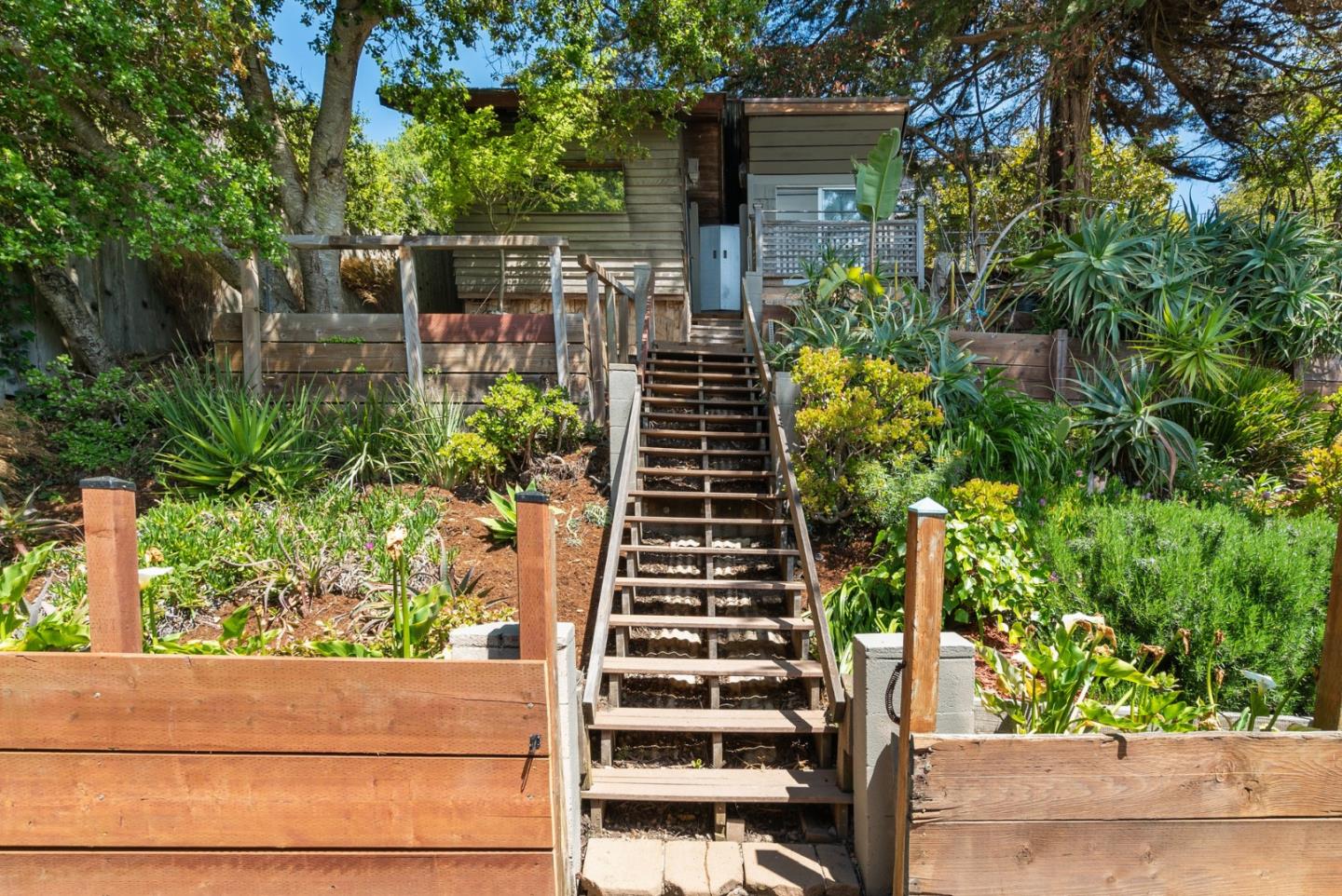 7051 Mesa DR