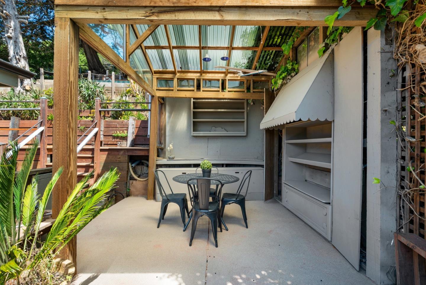 7051 Mesa DR