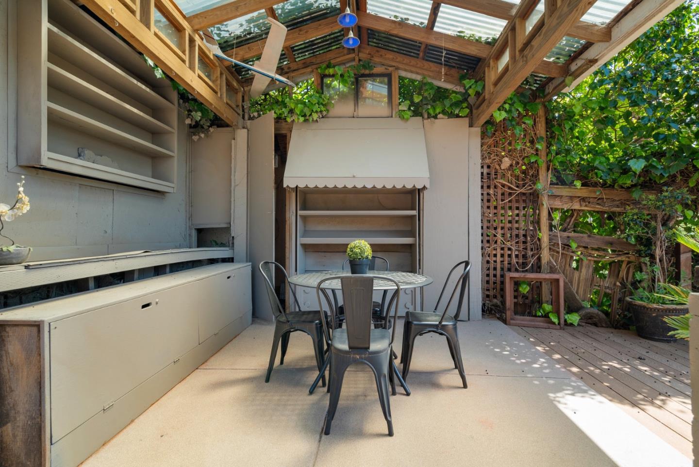 7051 Mesa DR