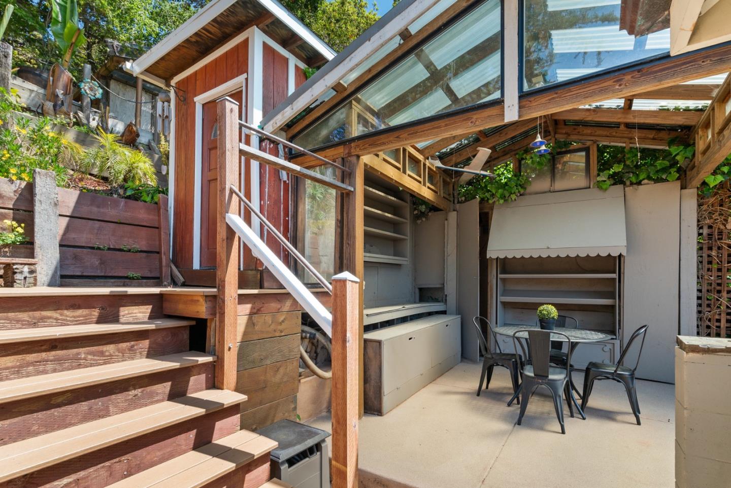 7051 Mesa DR