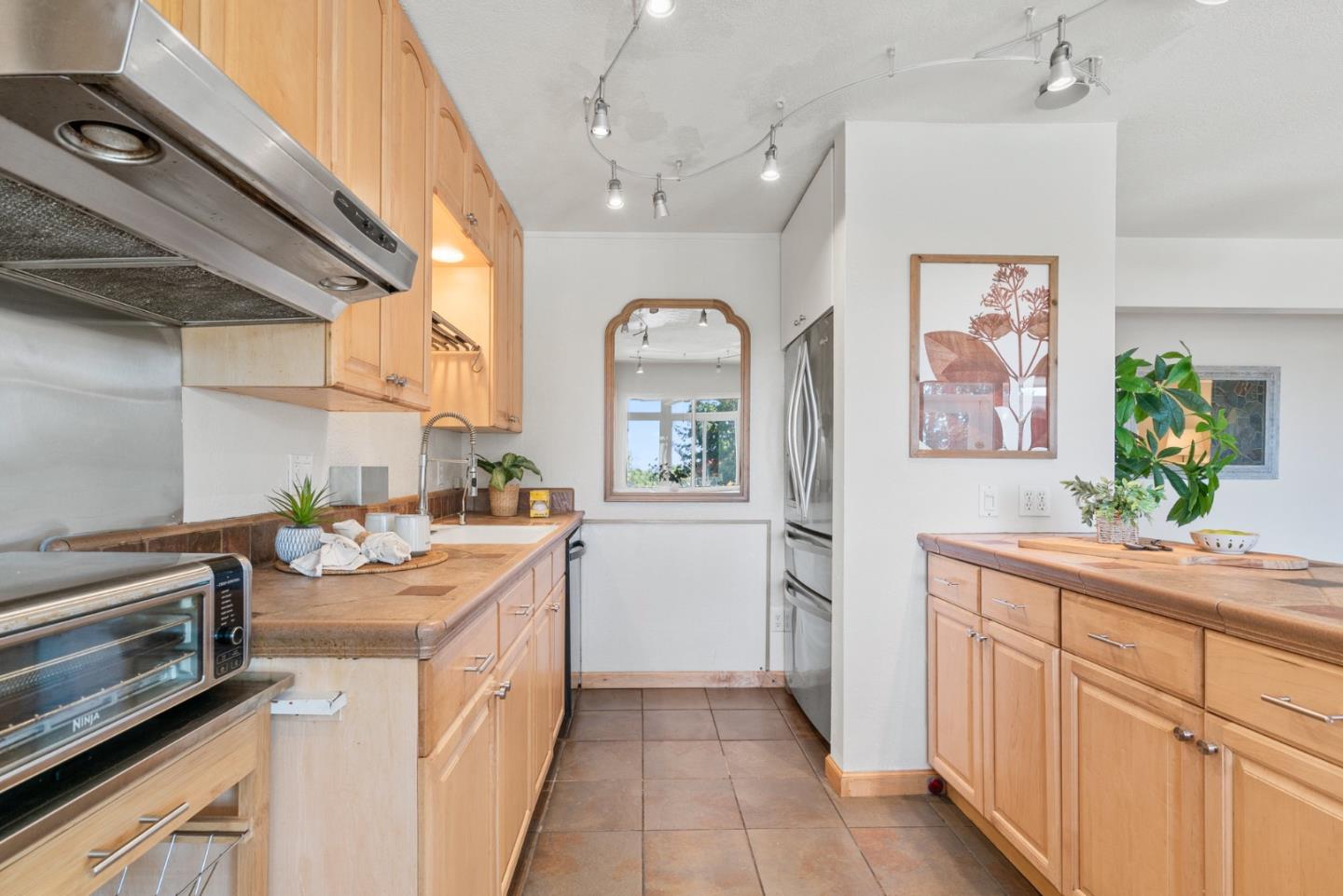 7051 Mesa DR