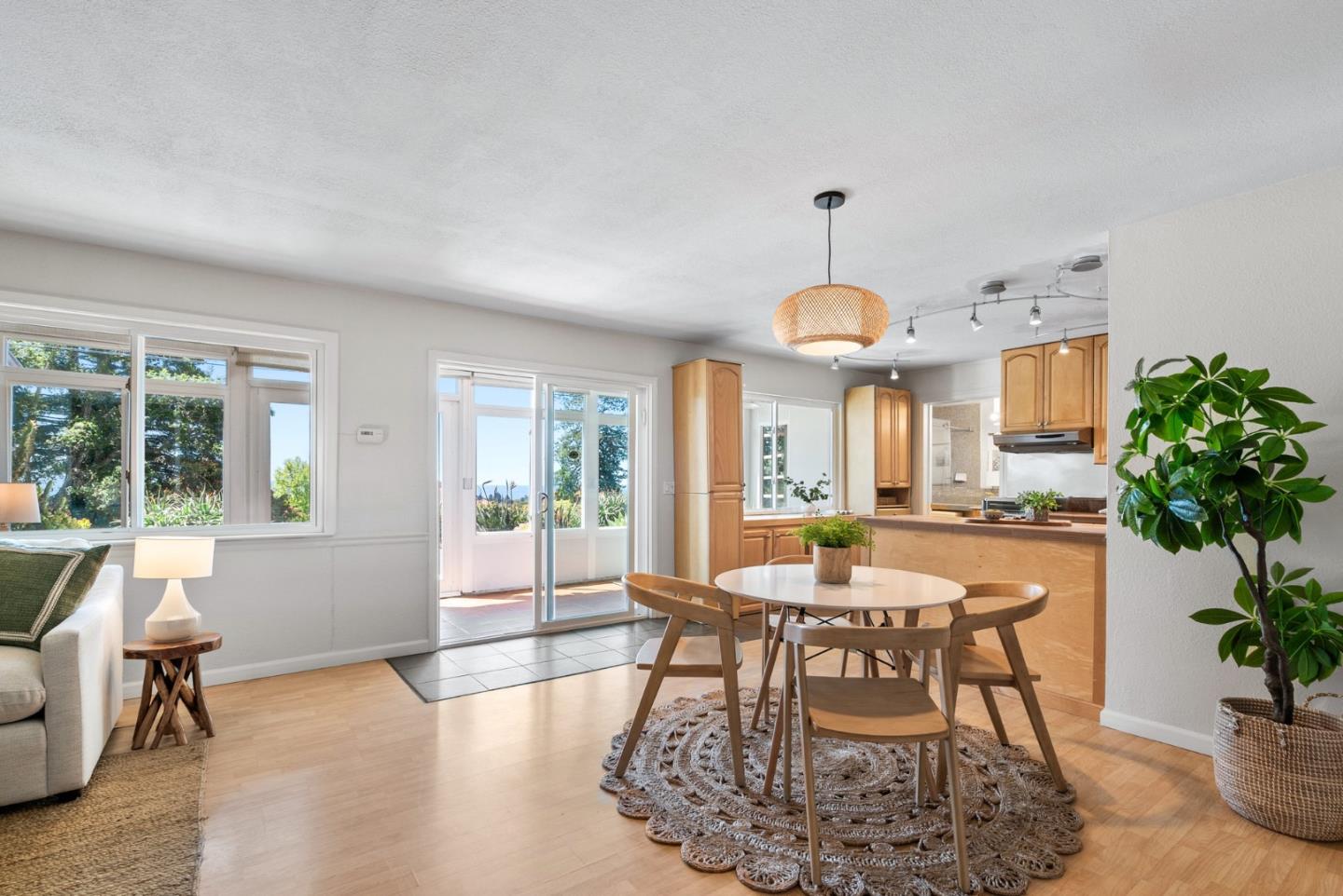 7051 Mesa DR