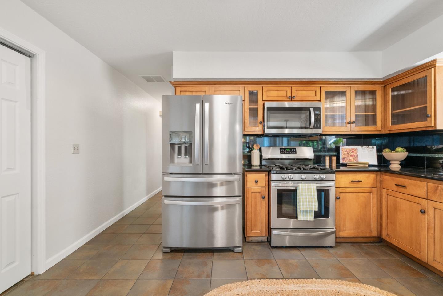 7051 Mesa DR