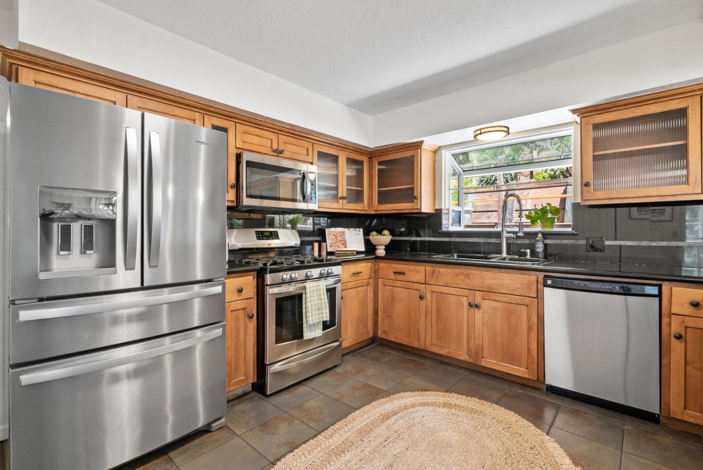 7051 Mesa DR