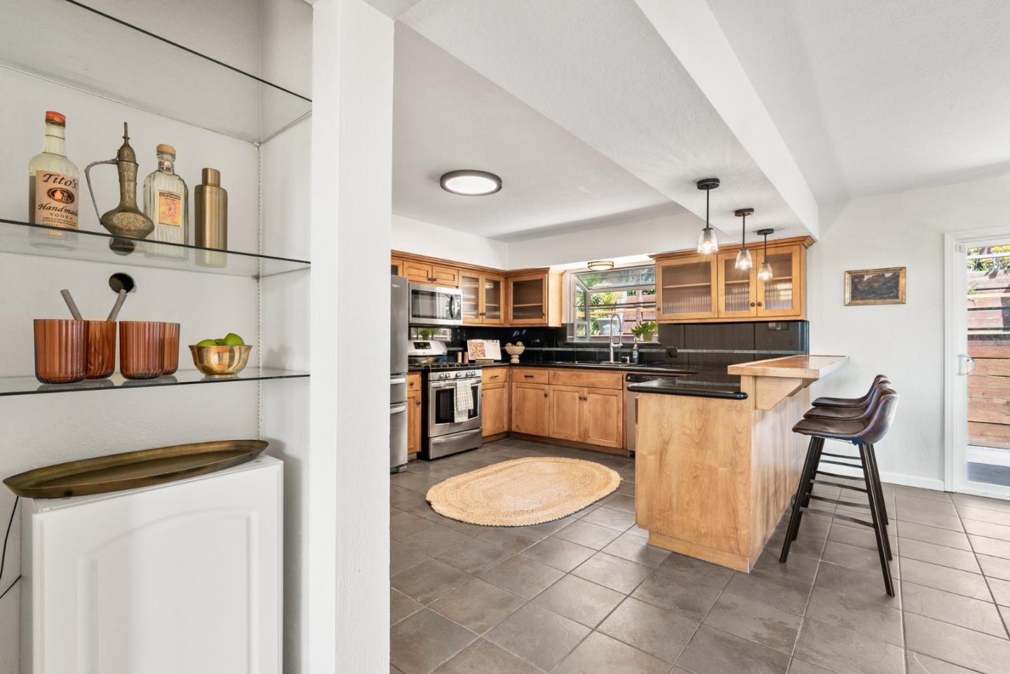 7051 Mesa DR