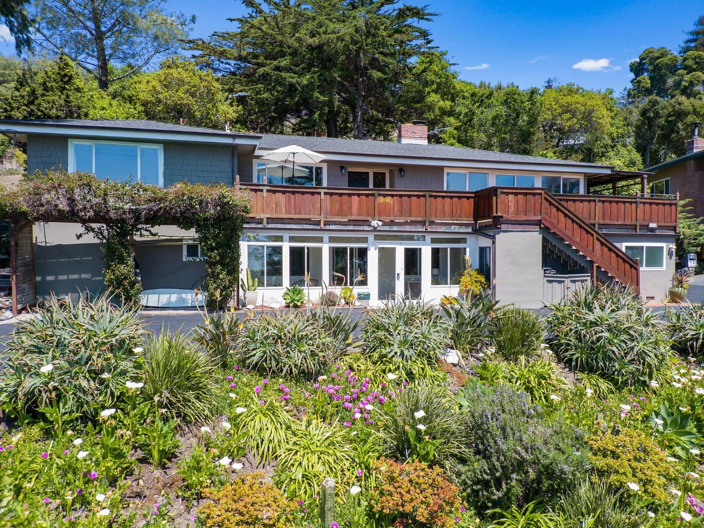 7051 Mesa DR