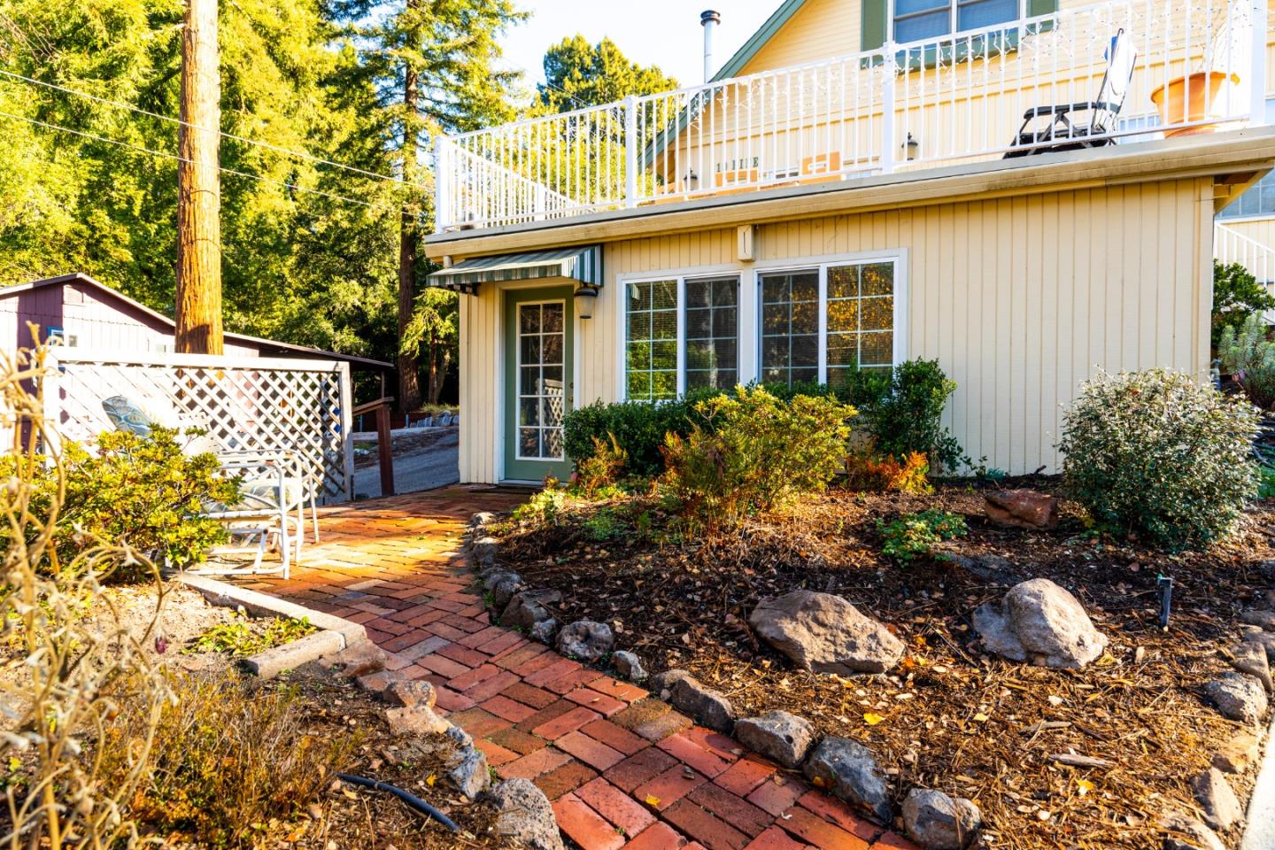 19 Pine Avenue