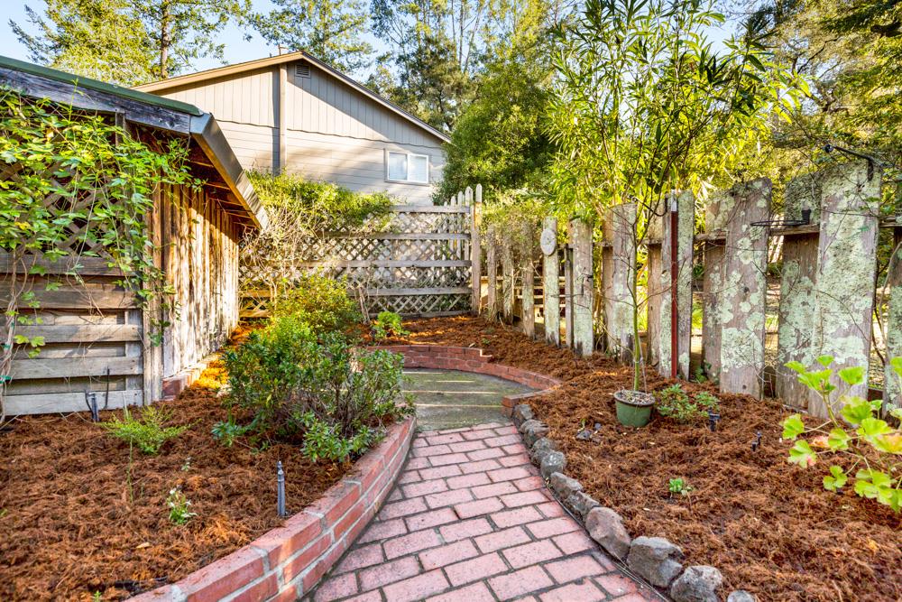 19 Pine Avenue