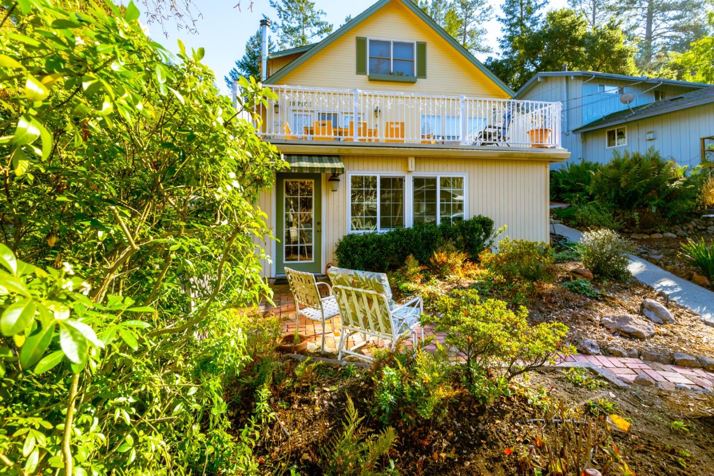 19 Pine Avenue