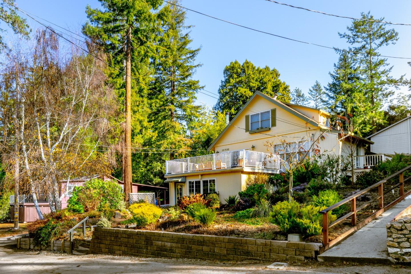 19 Pine Avenue
