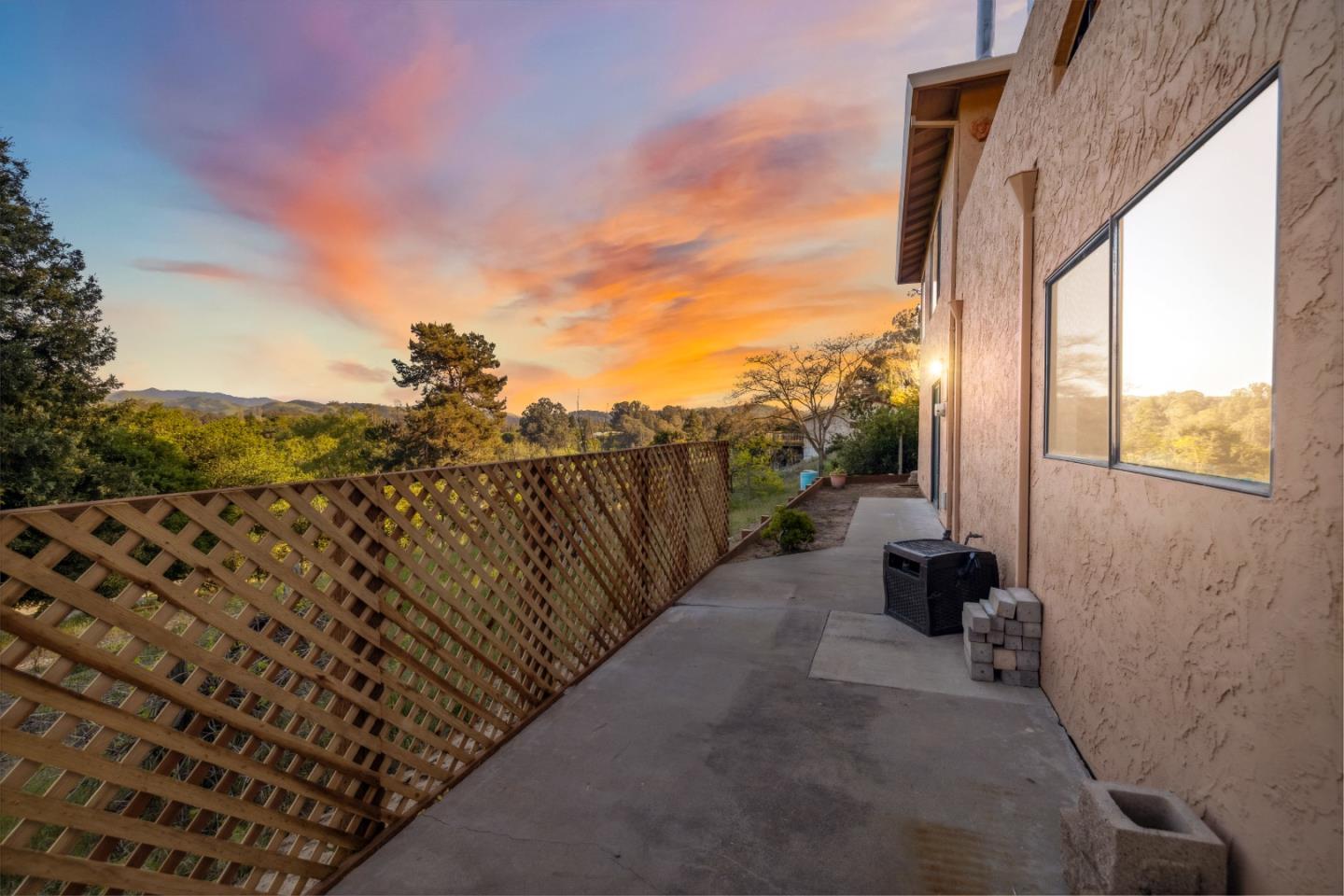 579 Carpenteria RD