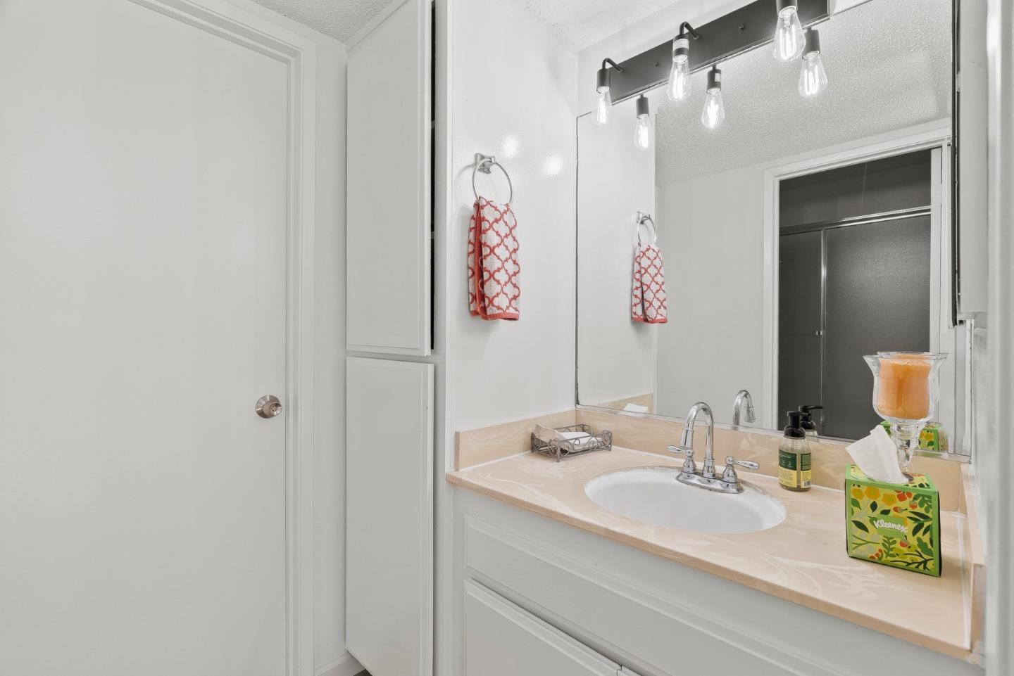 259 North Capitol Avenue 271