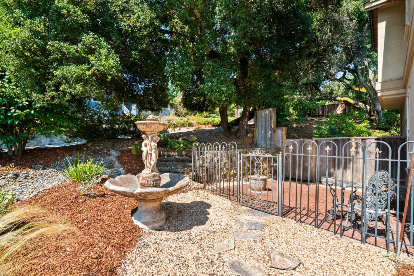 21 Bay Laurel Court