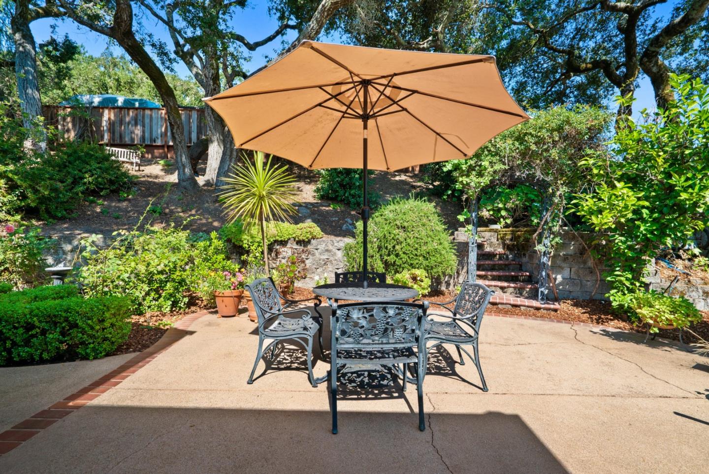 21 Bay Laurel Court