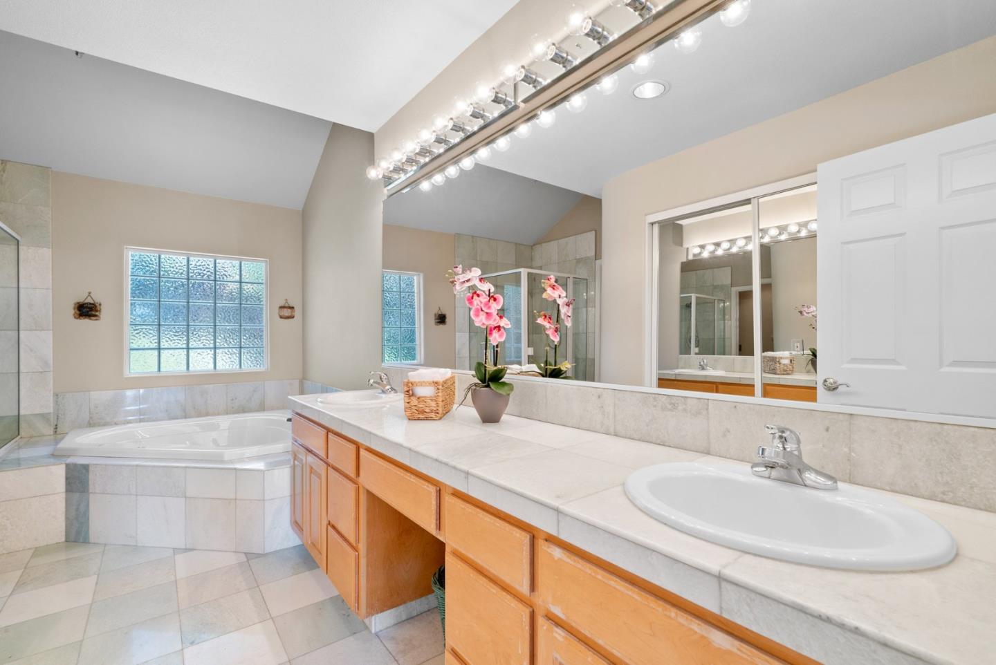 21 Bay Laurel Court