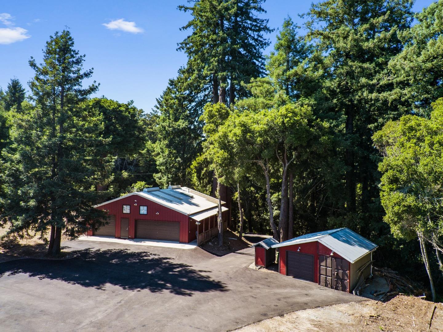2050 Enos LN