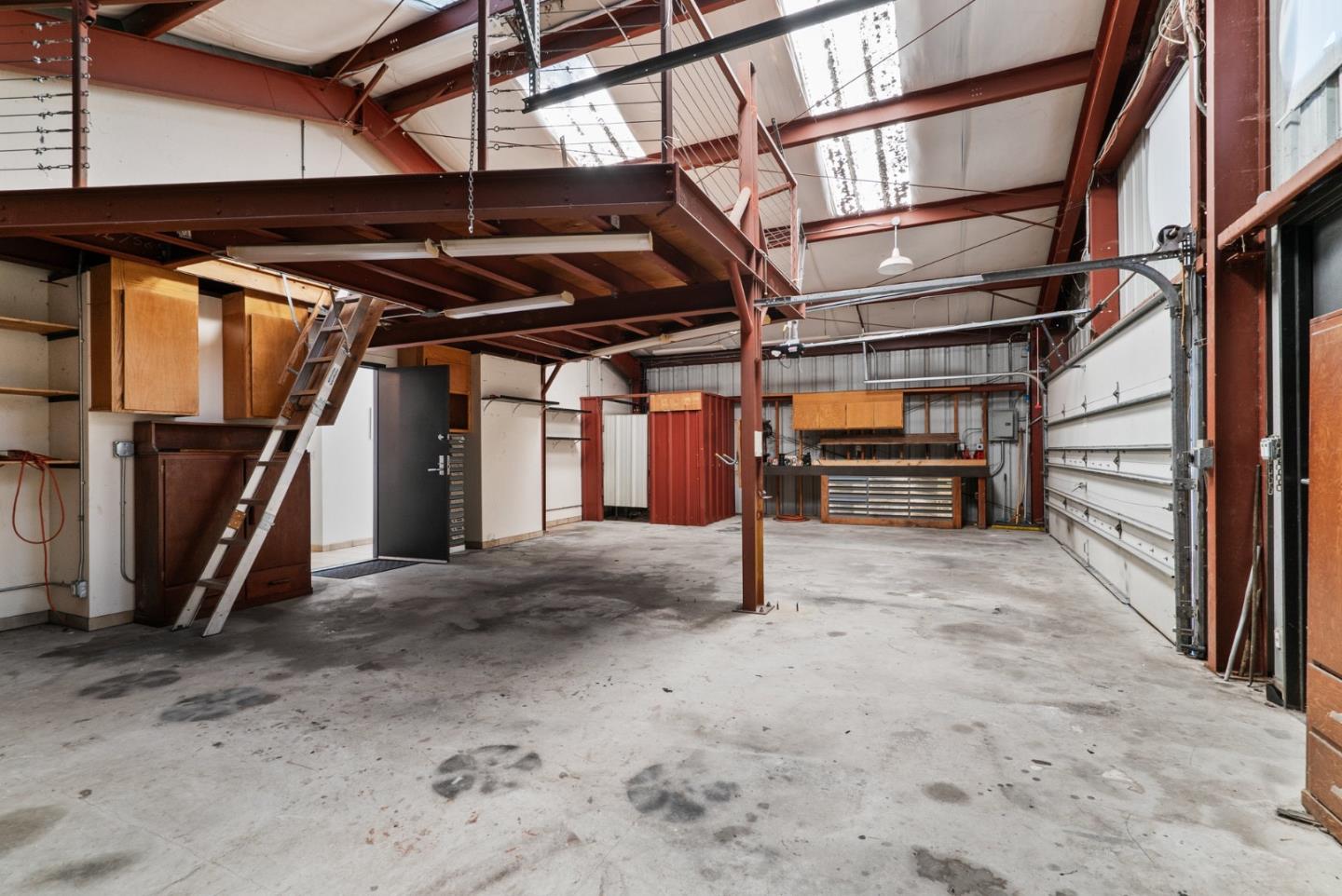 2050 Enos LN