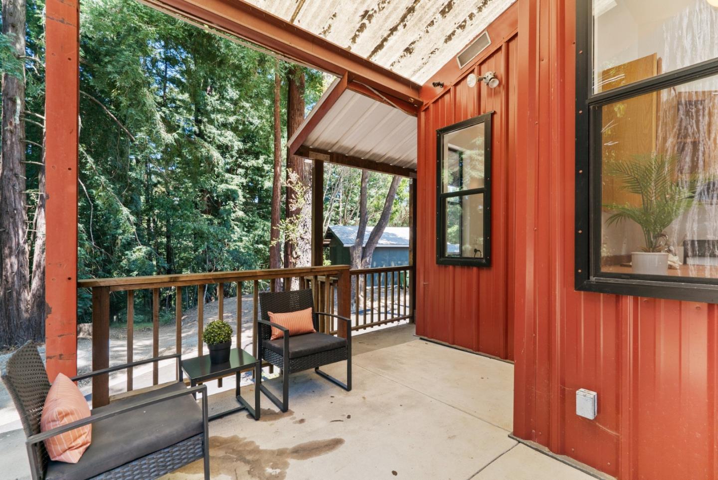 2050 Enos LN