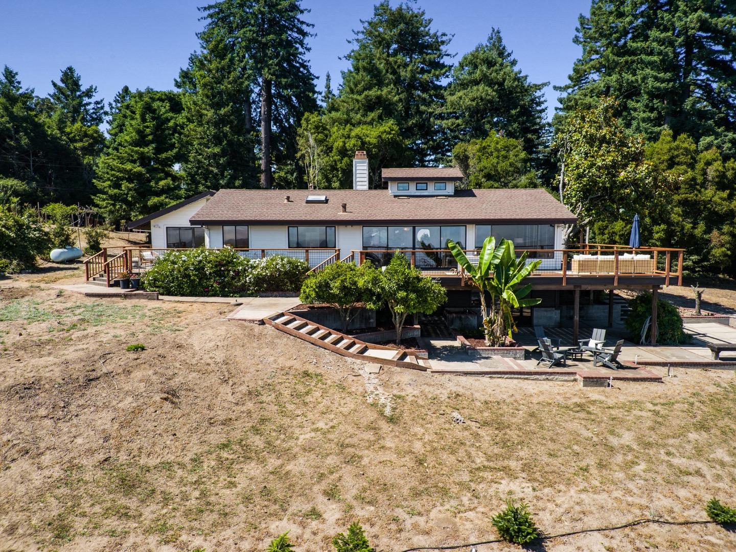 2050 Enos LN
