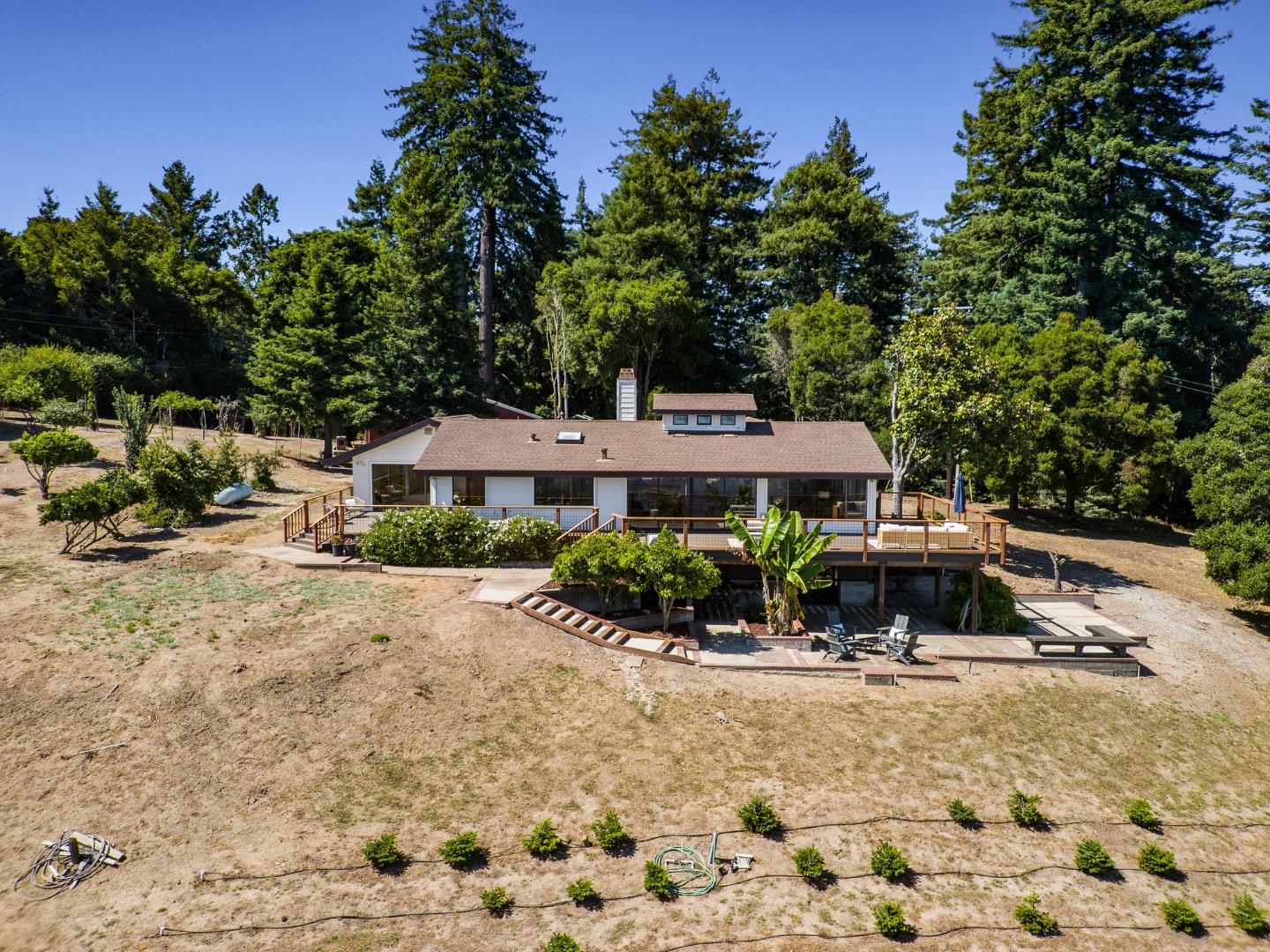2050 Enos LN