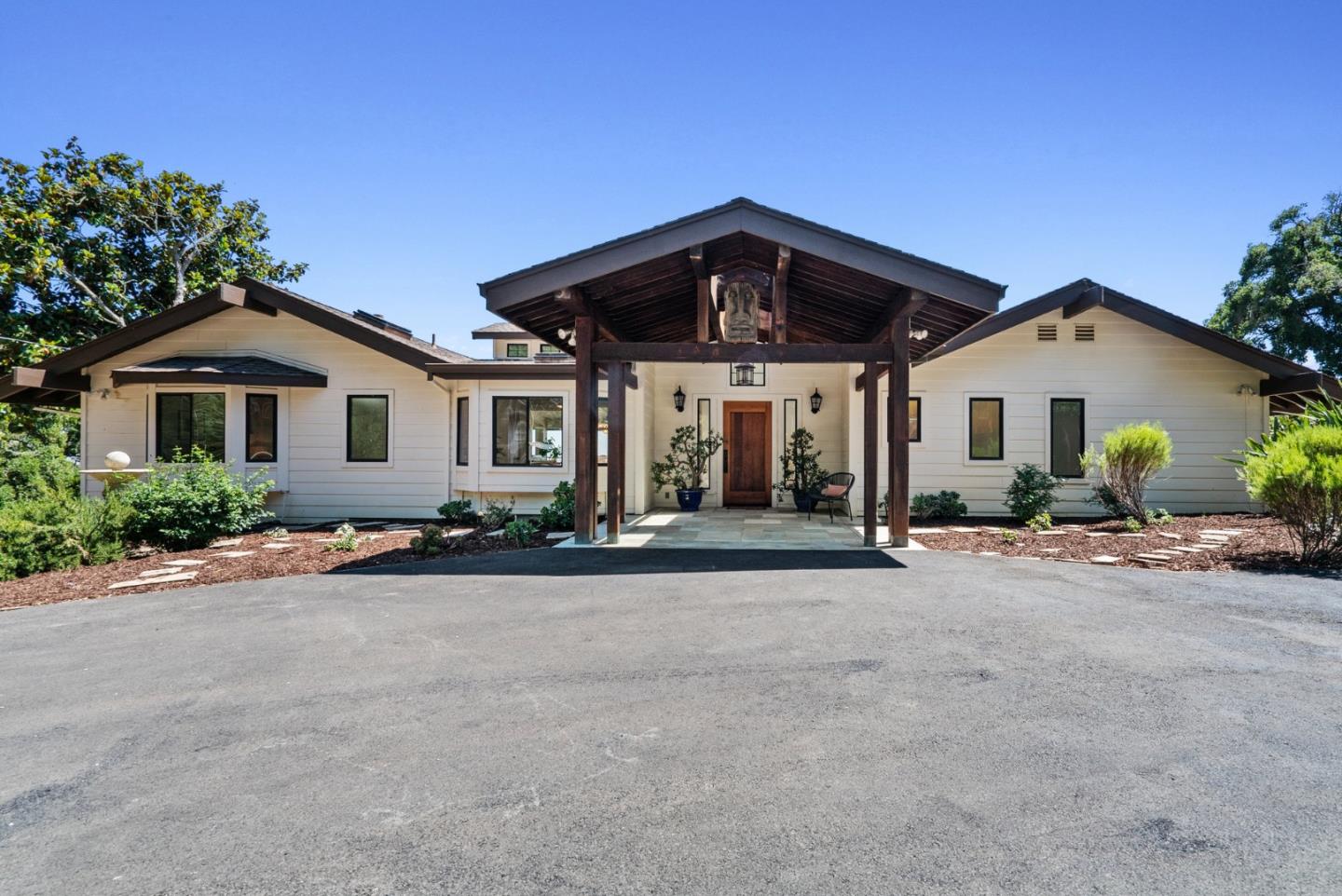 2050 Enos LN