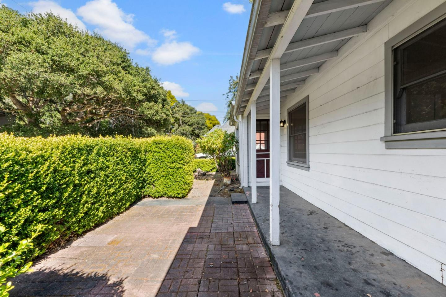 822 Eaton ST
