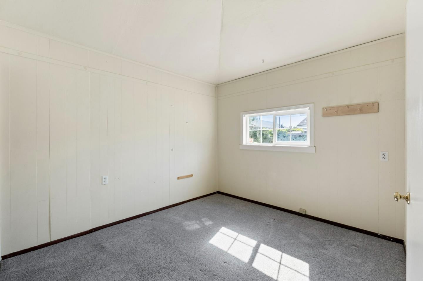 822 Eaton ST