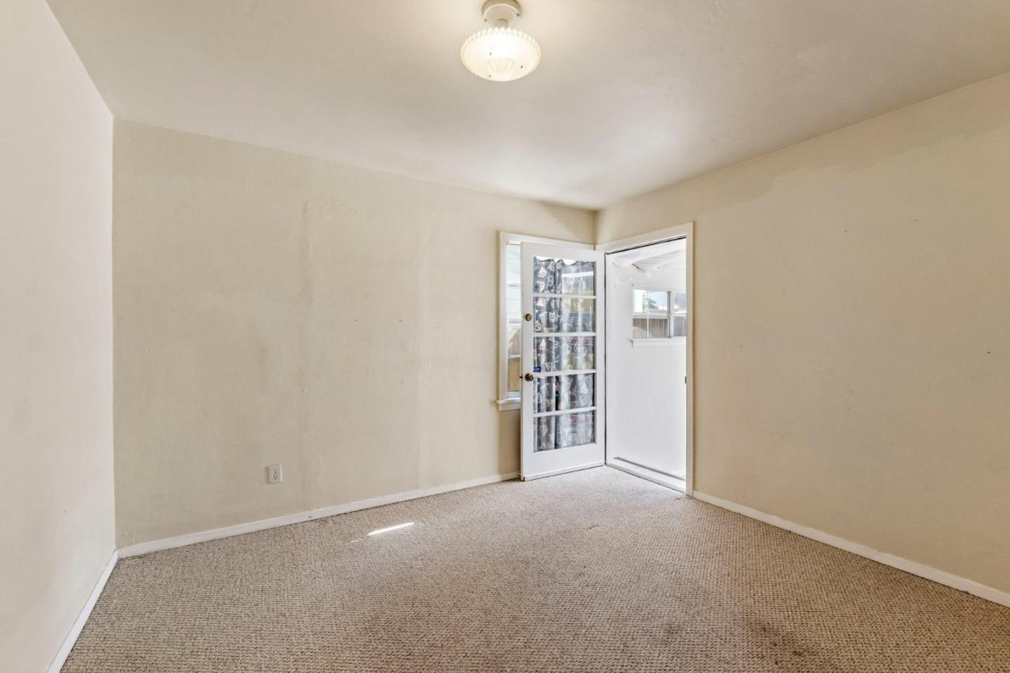 822 Eaton ST
