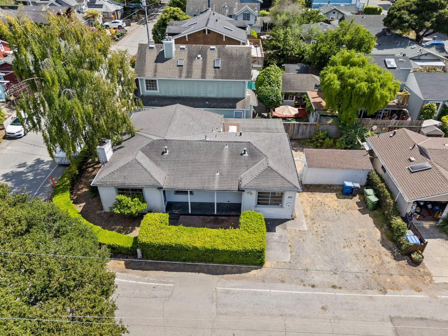 822 Eaton ST