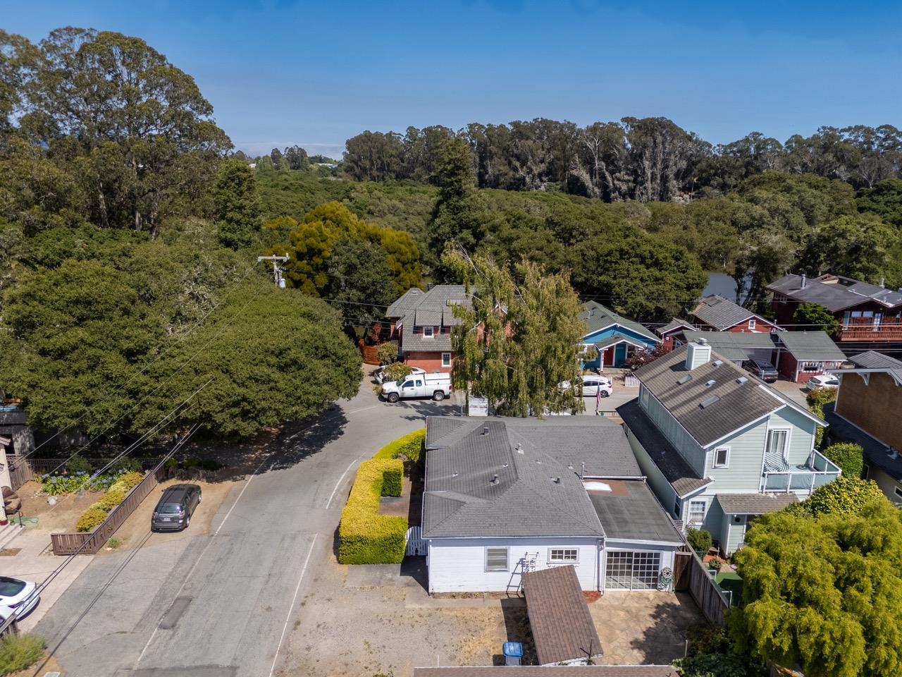 822 Eaton ST