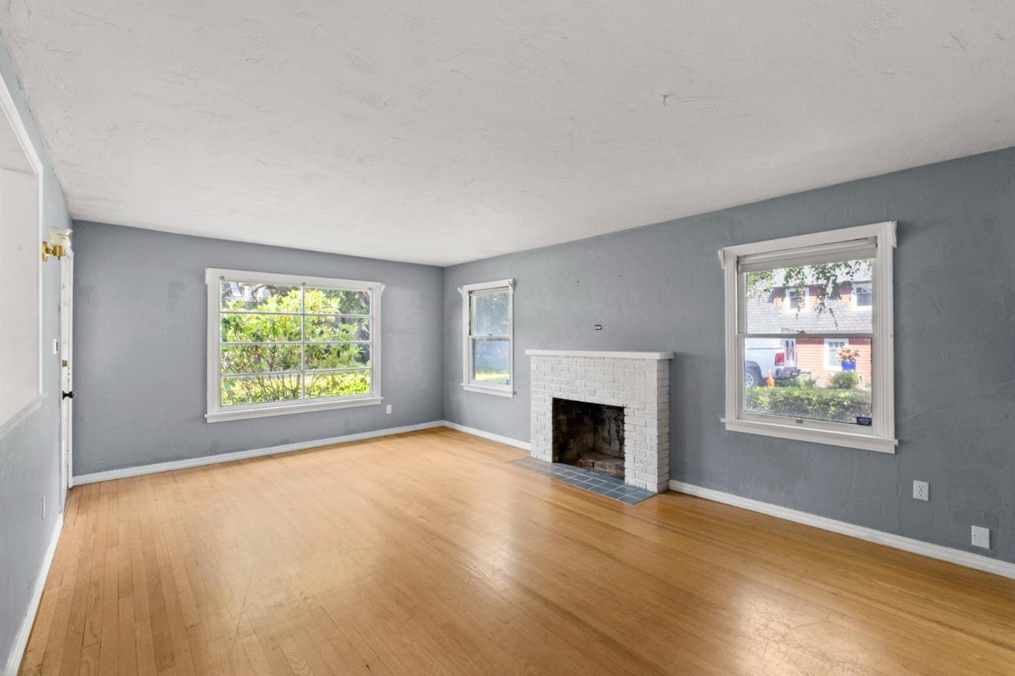 822 Eaton ST