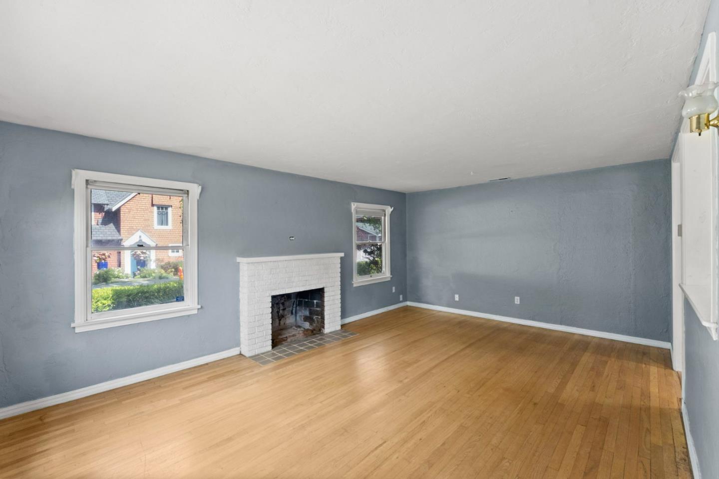 822 Eaton ST