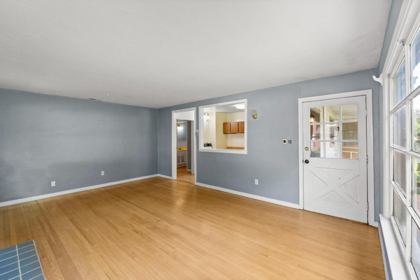 822 Eaton ST