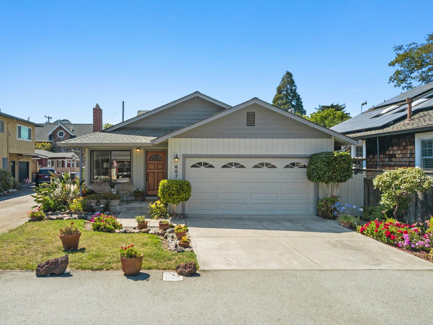 607 Burlingame Avenue